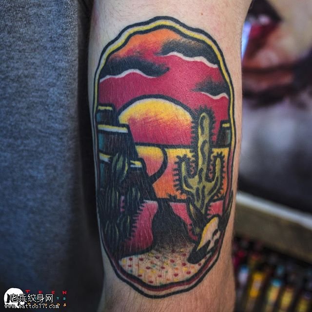 旭日下的仙人掌纹身图案