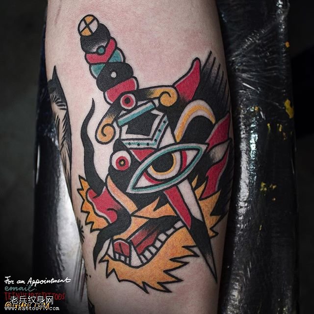 手臂刺豹头纹身图案