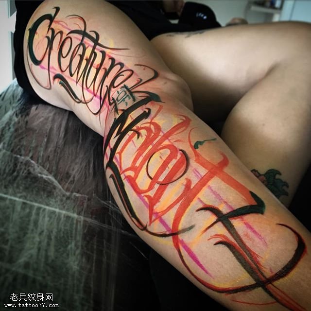 腿部涂鸦字符纹身图案