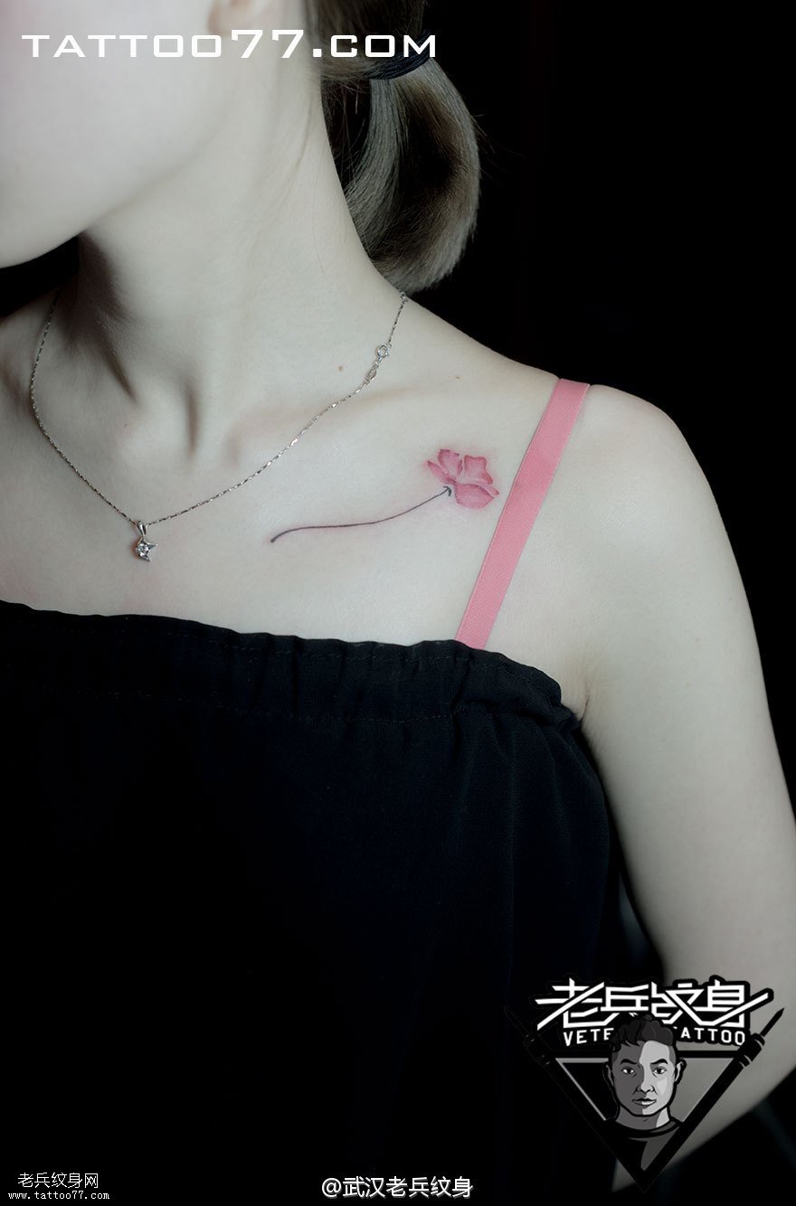 锁骨花卉纹身图案作品
