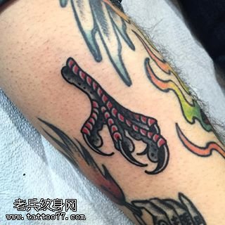 手臂的凤爪纹身图案