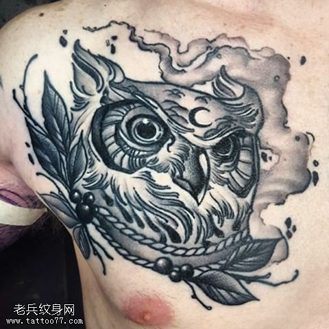 肩部点刺猫头鹰纹身图案
