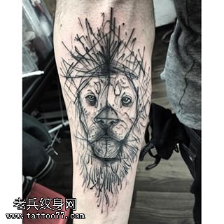 手臂经典点刺狮子纹身图案