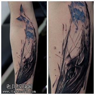 手臂点刺鲨鱼纹身图案