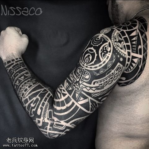 黑灰图腾花臂纹身图案