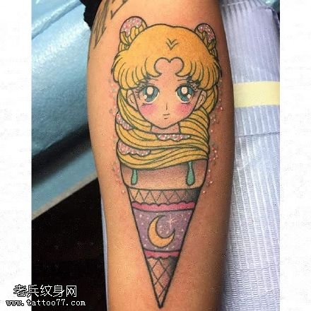 手臂冰激凌女孩纹身图案