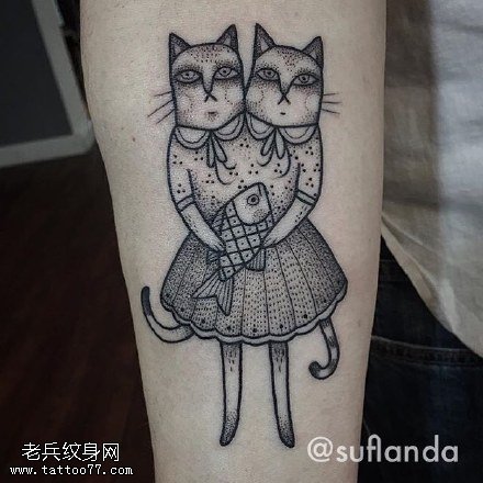 手臂的连体猫咪纹身图案