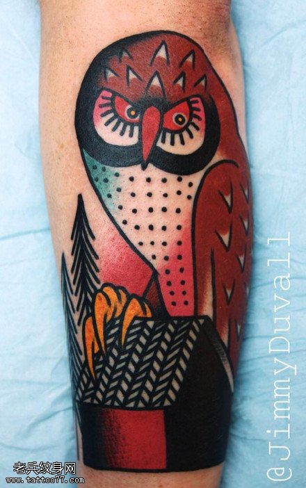 手臂抽象的猫头鹰纹身图案