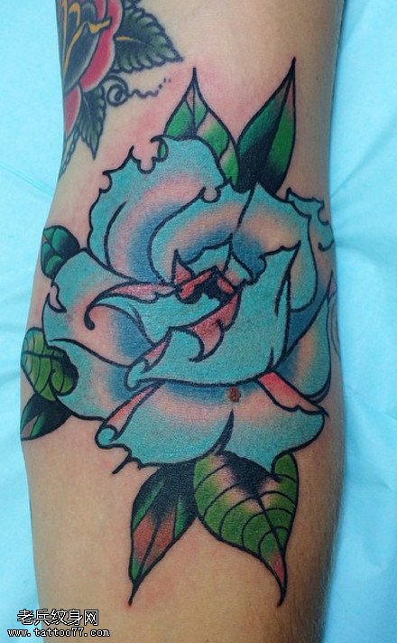 手臂彩绘蓝玫瑰纹身图案