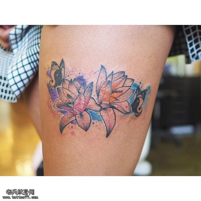 大腿两朵玉兰花纹身图案