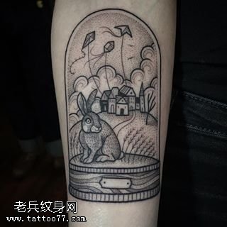 瓶子里的兔子纹身图案