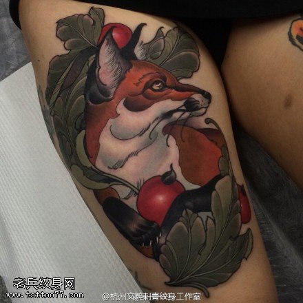 大腿上的狐狸纹身图案