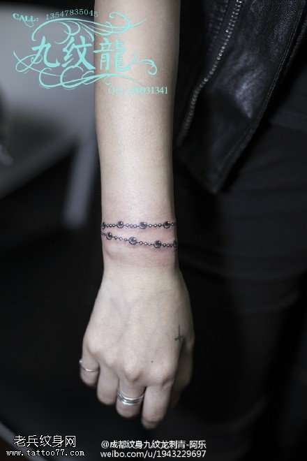 精致的手链纹身图案