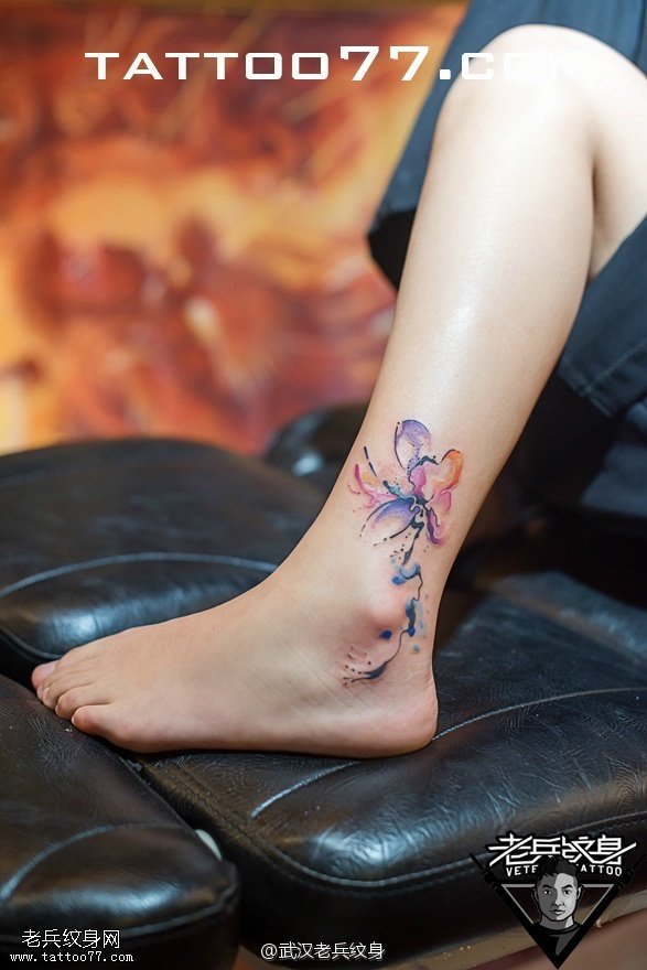 脚 踝水彩莲花纹身图案作品