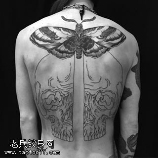 大背的蝴蝶骷髅纹身图案