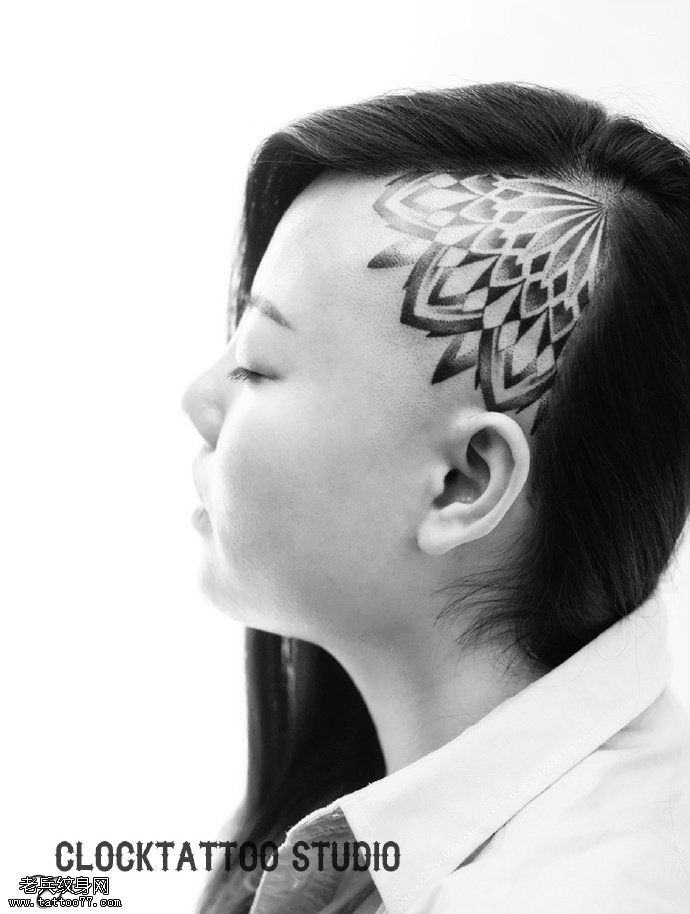 头部的梵花纹身图案