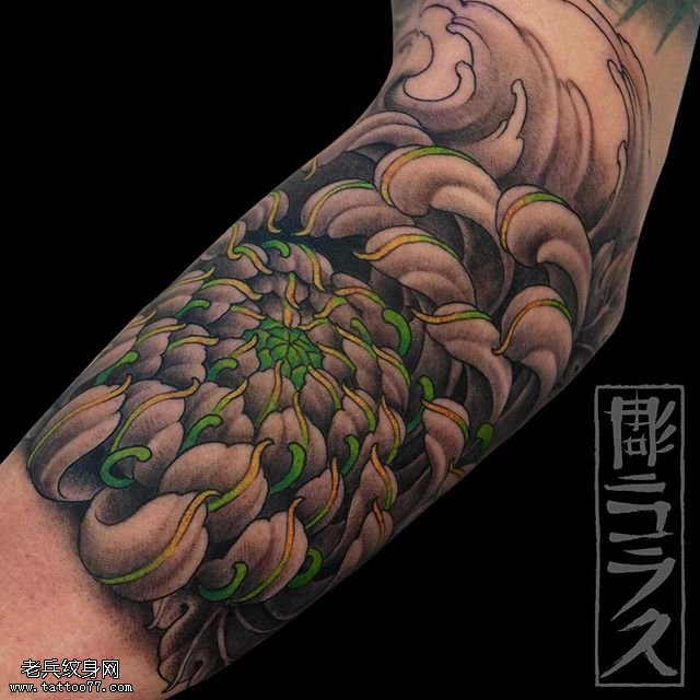 手臂3D菊花纹身图案