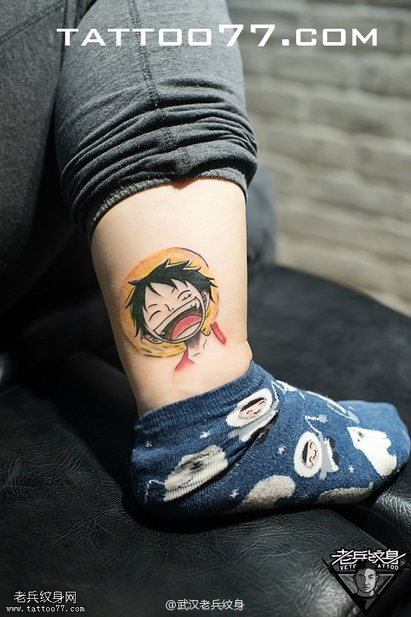 脚踝路飞纹身图案作品