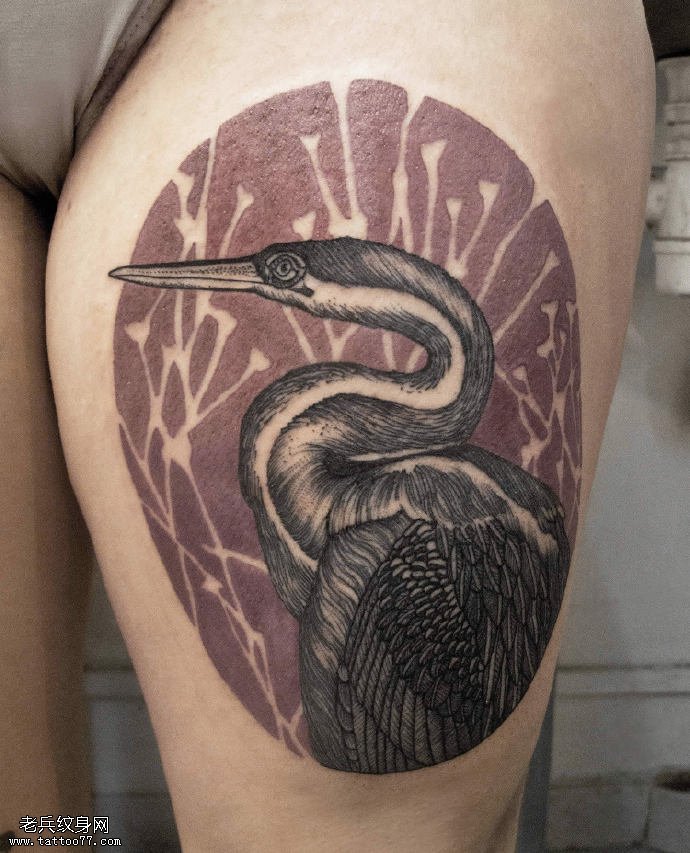 大腿上线条天鹅纹身图案