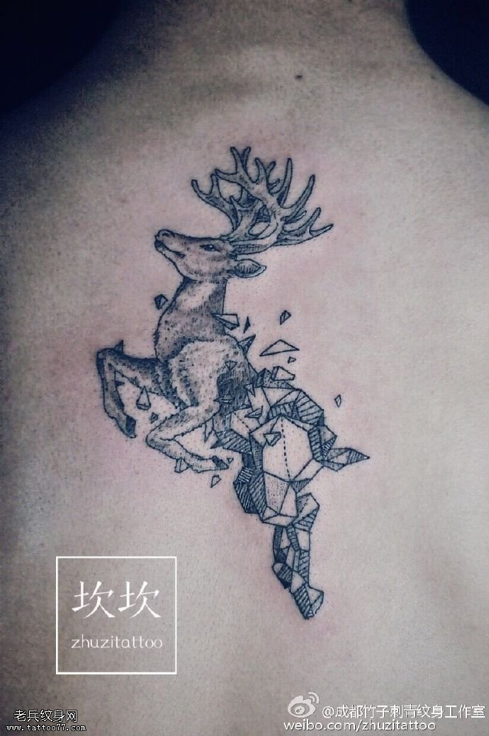 背部几何线条鹿纹身图案