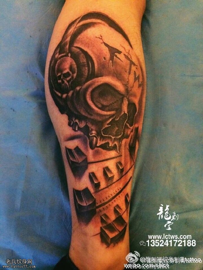 小腿地裂式骷髅纹身图案