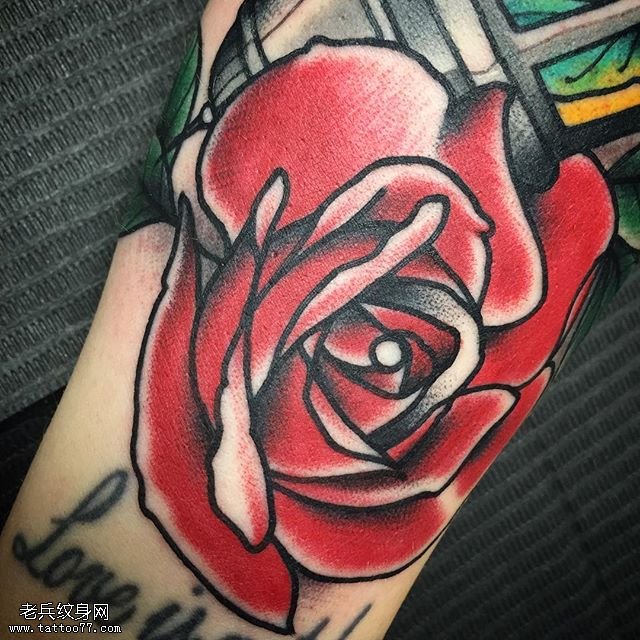 手臂经典大玫瑰纹身图案