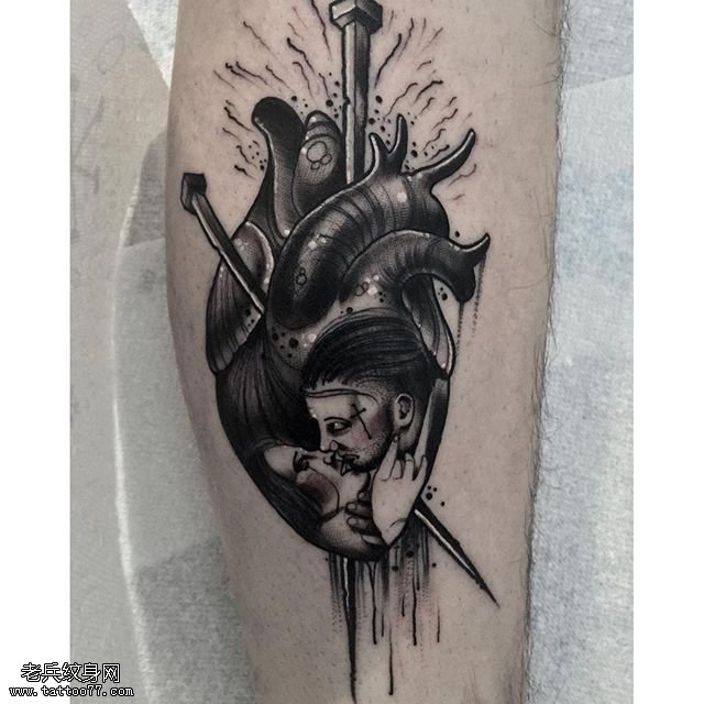 手臂上虐心的器官纹身图案