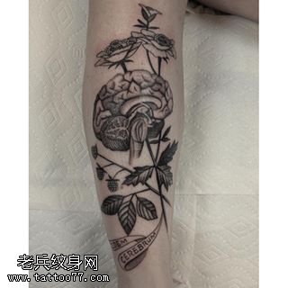 手臂的大脑花卉纹身图案