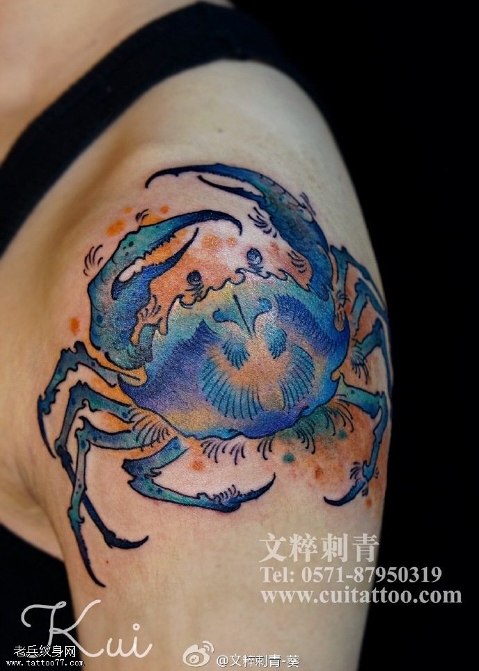 肩部的八爪螃蟹纹身图案