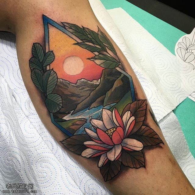 腿部夕阳下的莲花纹身图案