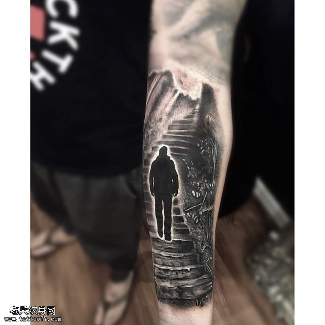 一条通往天堂的阶梯纹身图案