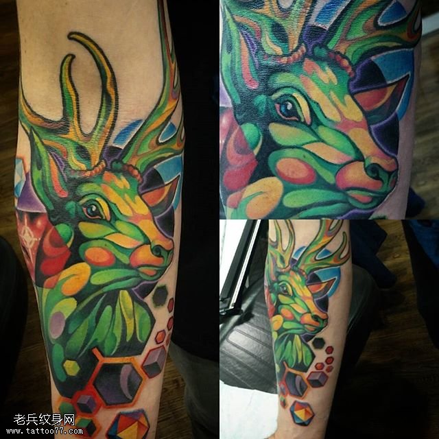 手臂彩绘灵鹿纹身图案