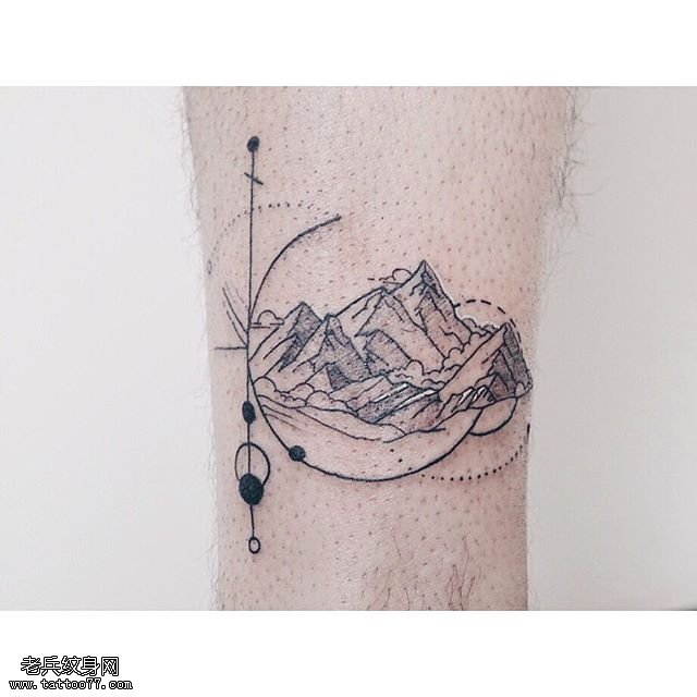 小腿点刺几何山丘纹身图案