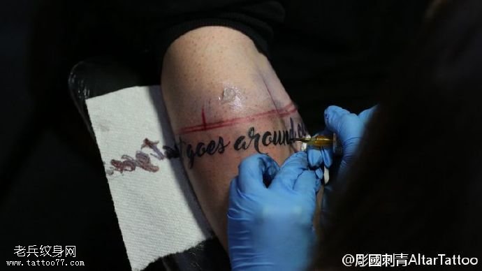 腿部的英文字符纹身图案