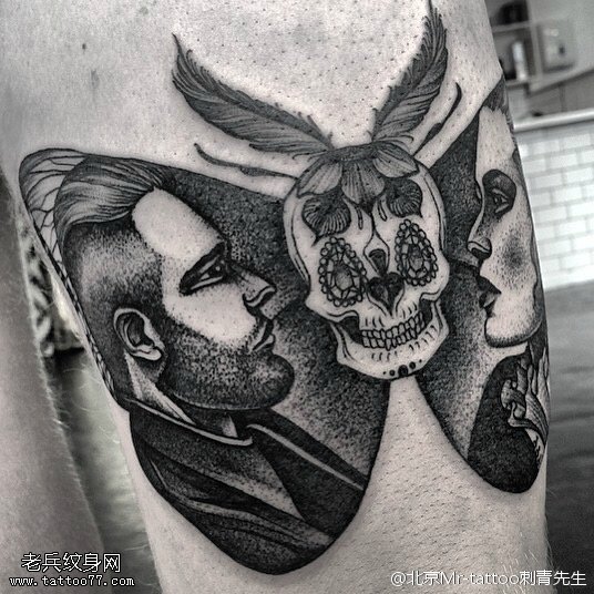 大腿经典的蝴蝶骷髅纹身图案