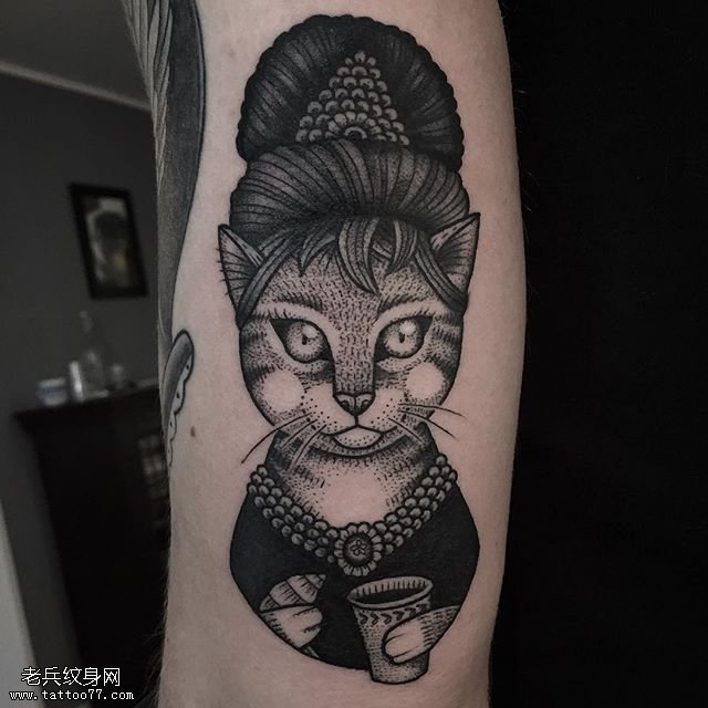 小腿部的猫咪纹身图案
