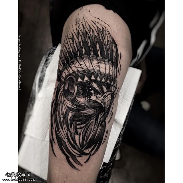 腿部的印第安猫头鹰纹身图案