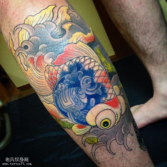 小腿不部的小金鱼纹身图案