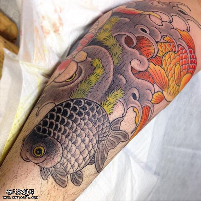 小腿的鲤鱼纹身纹身图案