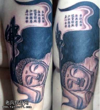 手臂上的大佛和一组梵文纹身图案