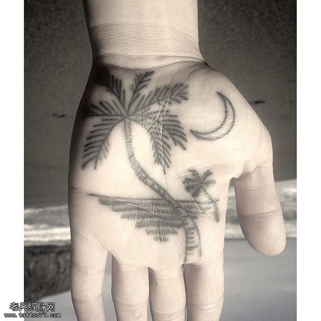 手心里的椰子树纹身图案