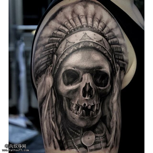 大臂上印第安骷髅纹身图案