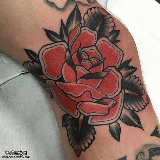 腿部经典玫瑰纹身图案