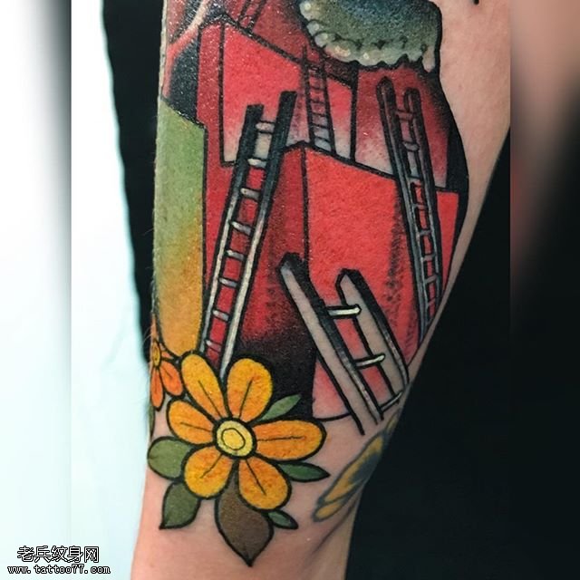 腿部的阶梯纹身图案