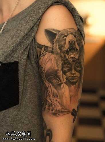 手臂一款特殊的狼头纹身图案