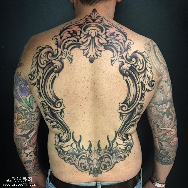 背部欧美花边纹身图案