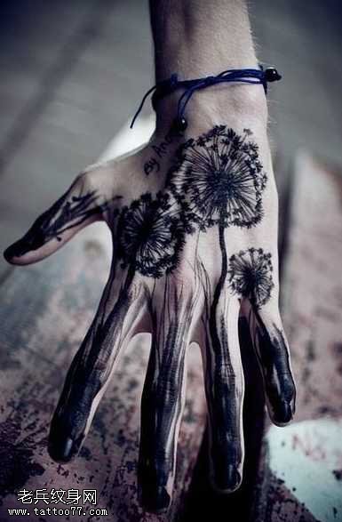 手臂霸气的蒲公英纹身图案