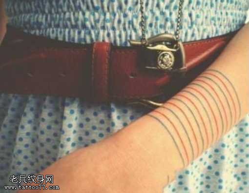 手臂唯美彩色线条时尚纹身图案