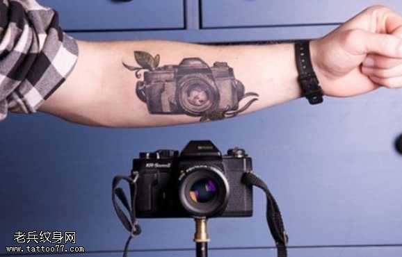 手臂照相机纹身图案