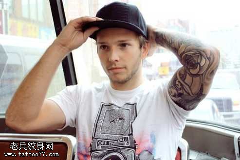 手臂玫瑰肖像图腾纹身图案